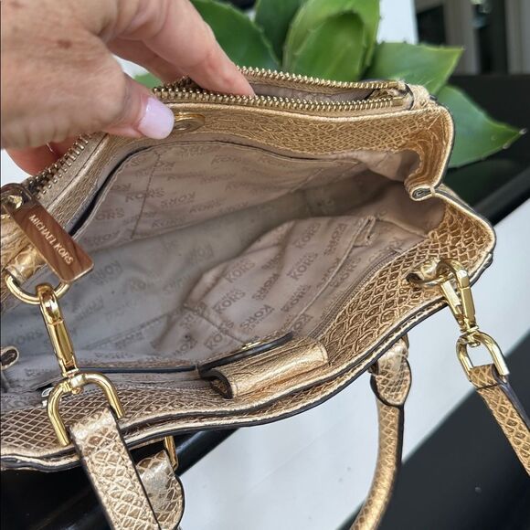 Michael kors genuine leather embossed satchel shoulder crossbody handbag purse - Picture 12 of 14